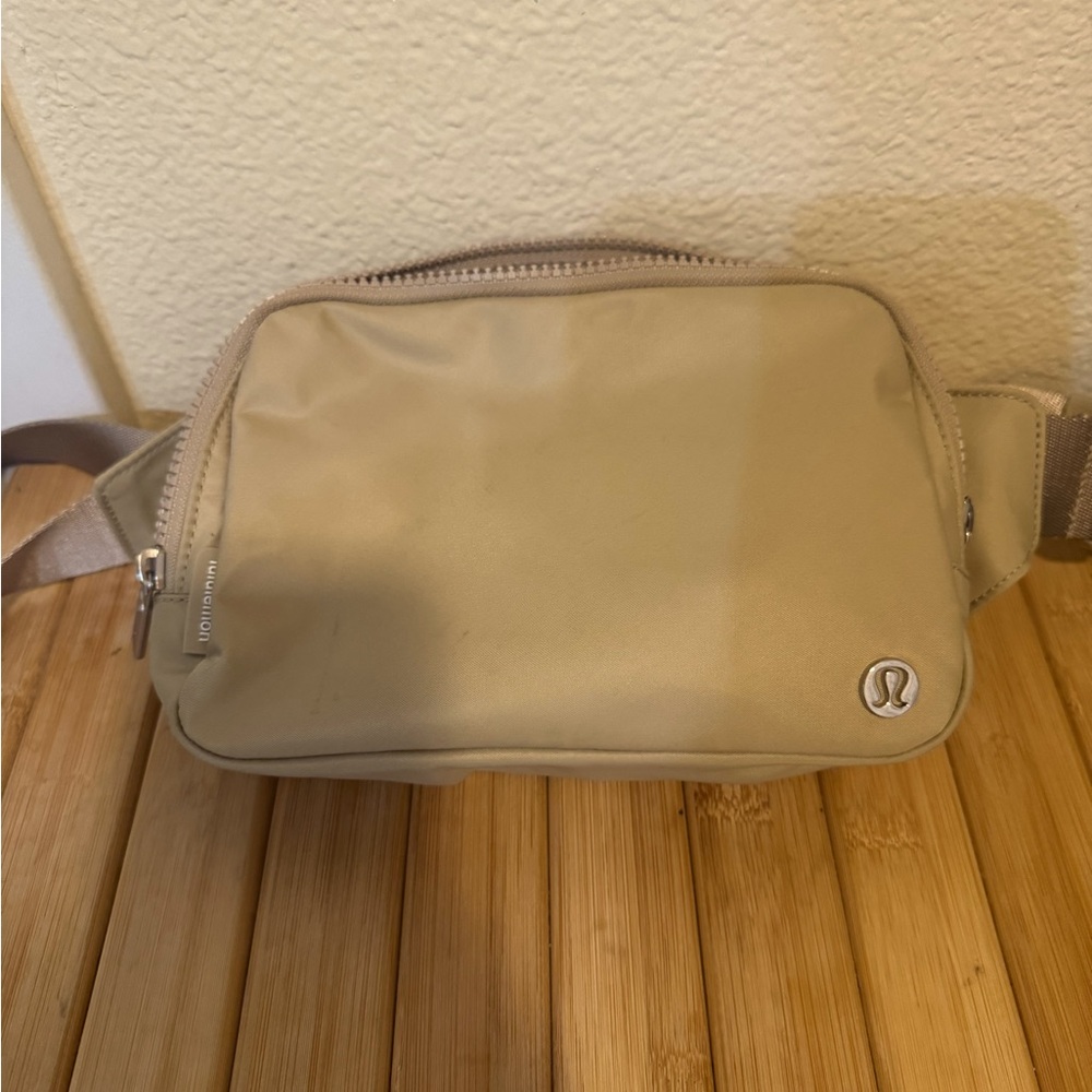 Lululemon Athletica Tan 1L Belt Bag - Picture 5 of 6